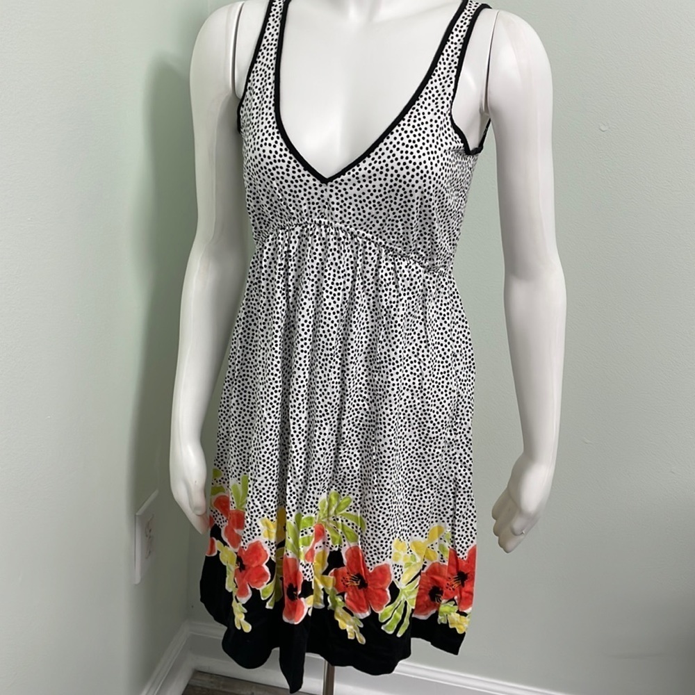 Hue dotted floral v neck sleeveless nightgown